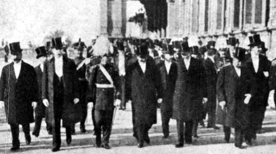 Victorino de la Plaza liderando los festejos del Centenario (1916)